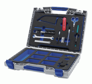 Koffer mit Werkzeugen und Platz für Stecker, Buchsen und Kabel